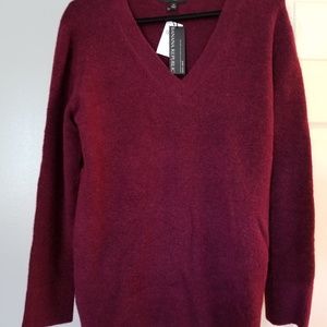 NWT - Banana Republic Aire V-Neck Sweater - Medium